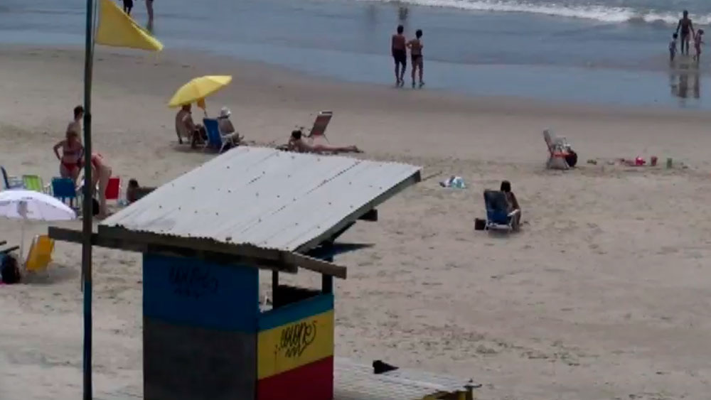 Dos guardavidas rescataron a cuatro personas en la playa de Santa ... - Teledoce.com (blog)