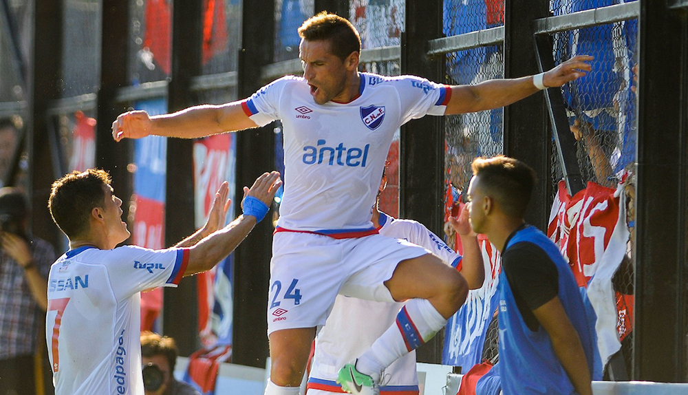 Nacional beat Cerro 4-0 at the Parque Central.