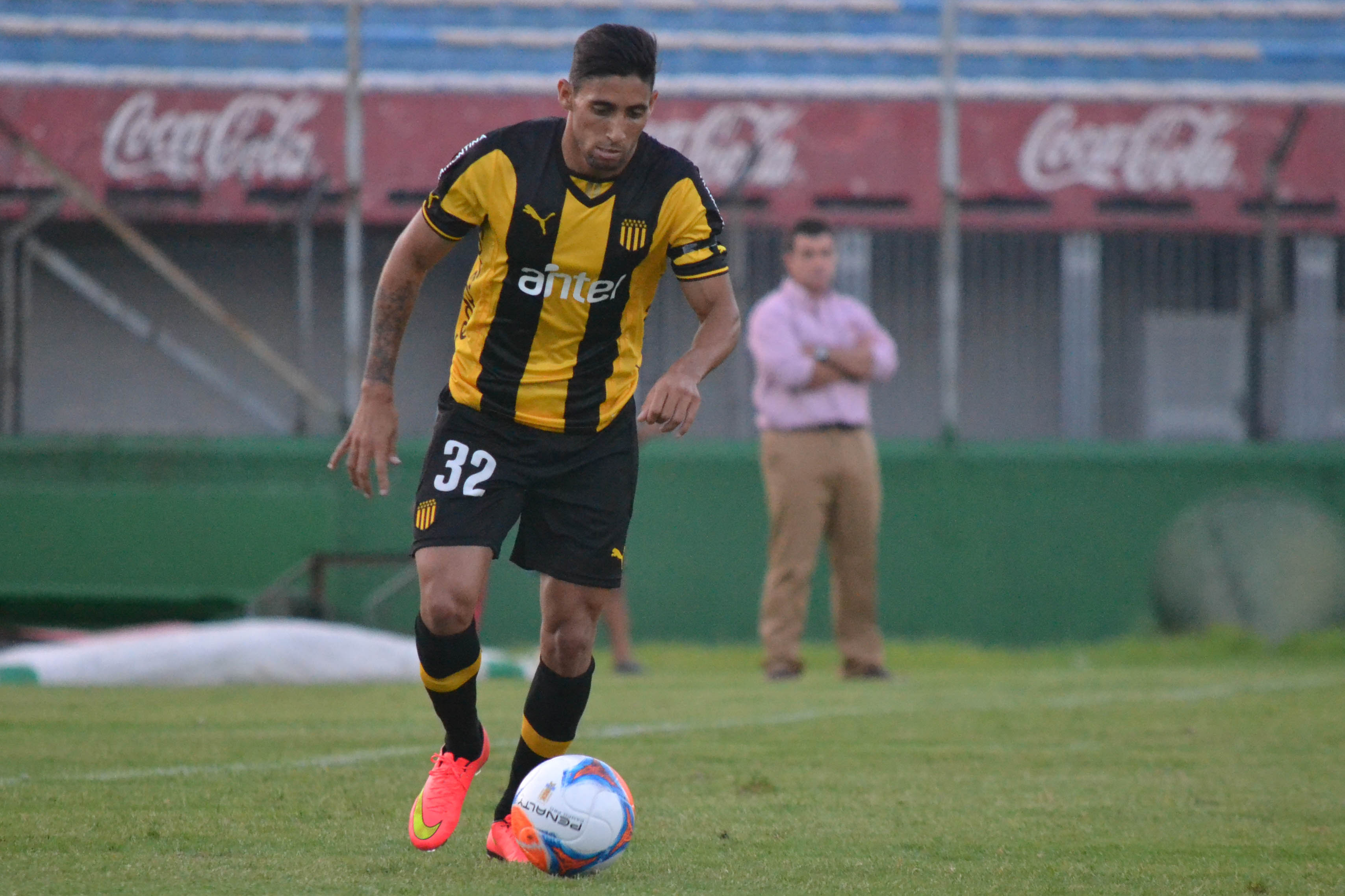 Peñarol goleó y es líder le ganó 41 a Juventud de las Piedras