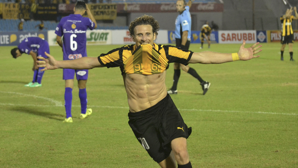 Peñarol goleó a Defensor 5-1 con tres goles y dos asistencias de Diego ...