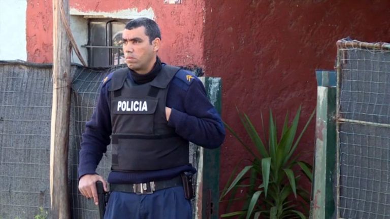 Un hombre asesinó a su expareja y a la actual pareja de ella en barrio Capra, luego se quitó la vida en el Cerrito de la Victoria