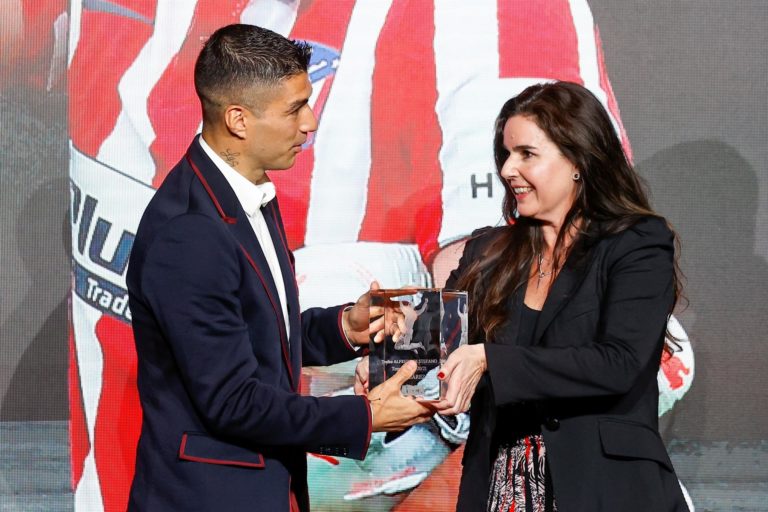 Campeón y figura Luis Suárez ganó el premio Alfredo Di Stéfano al mejor jugador de LaLiga de