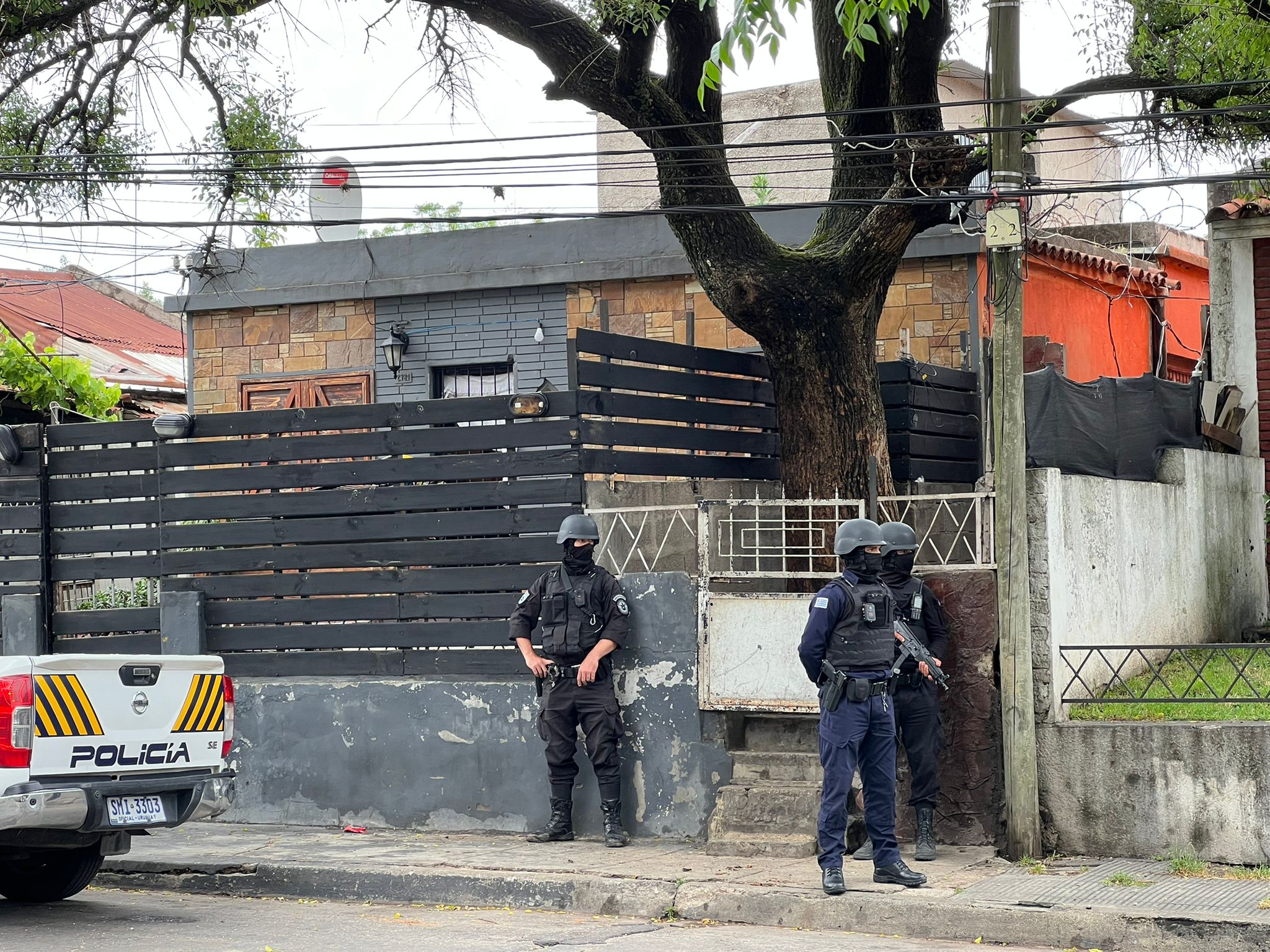 Armas y drogas en la mira: condena y detención tras operativos en distintos barrios
