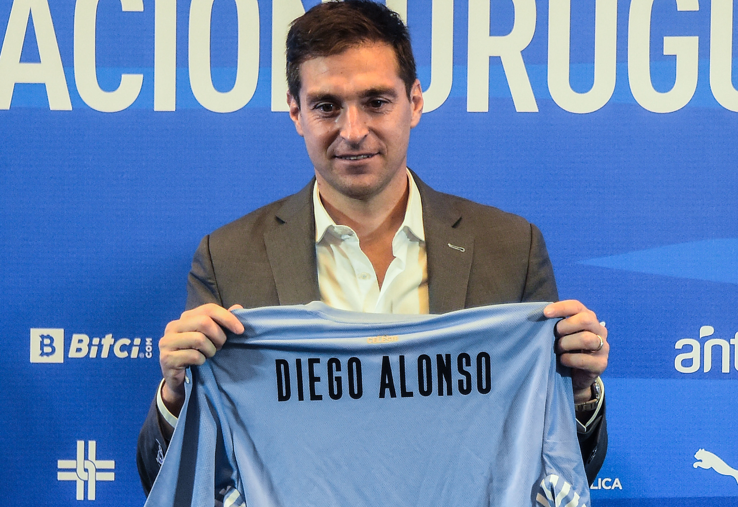 Uno por uno, ¿quiénes integran el cuerpo técnico de Diego Alonso