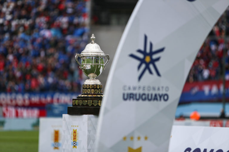Felipe Carballo obtuvo el premio de mejor jugador del Campeonato Uruguayo  2022 - AUF