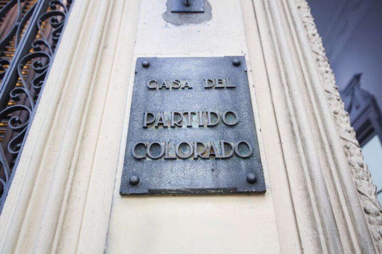 Colorados reivindicaron la figura de Rivera y lamentaron vandalización del monumento: «Se instaló una leyenda negra» sobre su figura