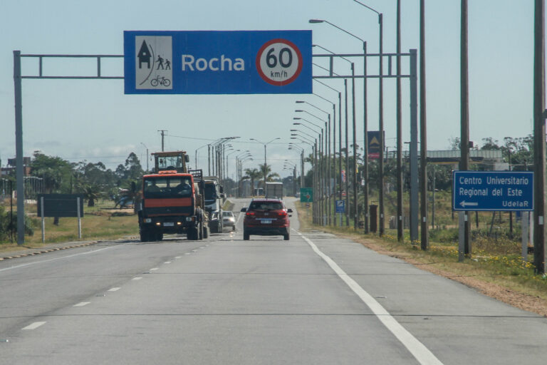 Detuvieron a un hombre por brutal agresión a su expareja de 22 años en Rocha; le arrancó parte de una oreja mordiéndola