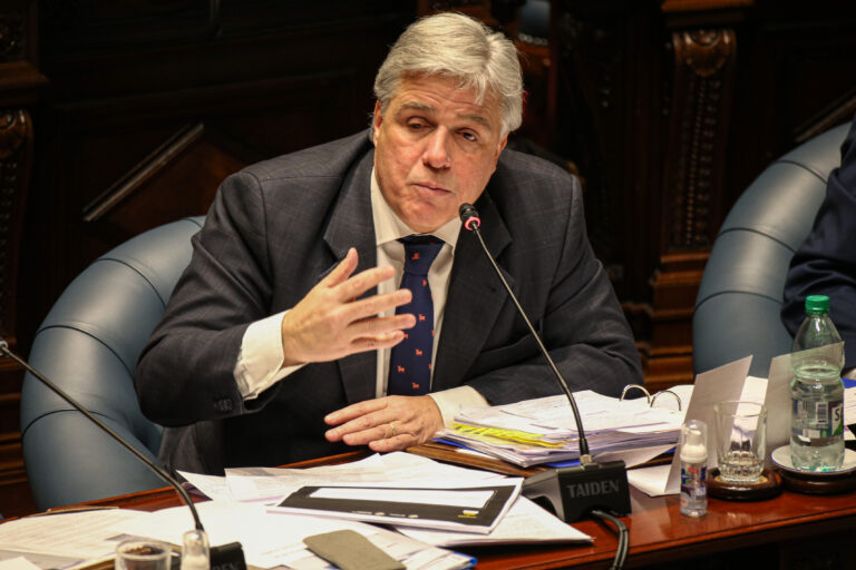 Cancillería inició un sumario administrativo a Francisco Bustillo por destrucción de un documento en Torre Ejecutiva