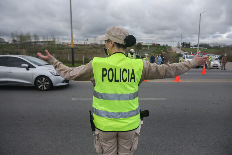 Tragedia en ruta 6: choque entre un ómnibus y una moto terminó con dos jóvenes de 27 y 15 años fallecidas en Canelones