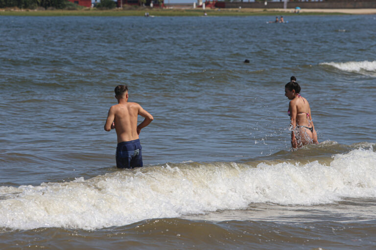 Calor intenso y baja probabilidad de tormentas: el pronóstico de Inumet para fin de año