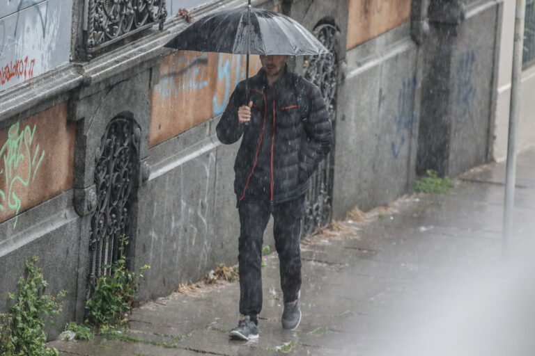 Advertencia amarilla por “persistencia de lluvias abundantes” para cuatro departamentos del centro y el este del país