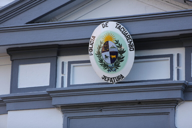 Policía de Tacuarembó investiga la muerte de un joven hallado en una casa de Paso de los Toros con heridas de arma blanca