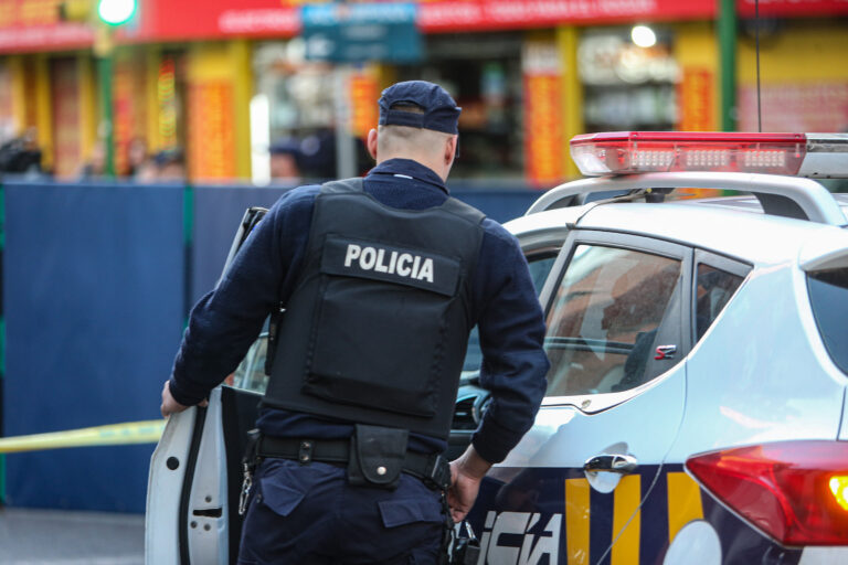 Policía de Florida investiga el asesinato de un hombre de 48 años que fue apuñalado en la localidad de 25 de Mayo