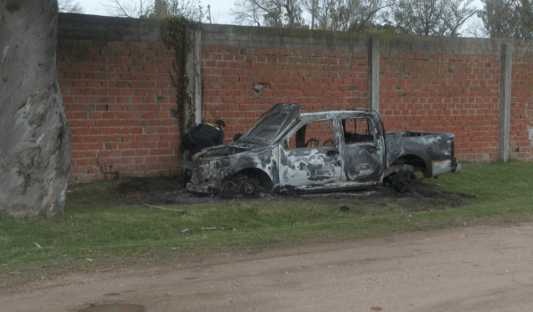 Dos detenidos, un auto incautado y otro incendiado: lo que se sabe del ataque a la fiscal Mónica Ferrero