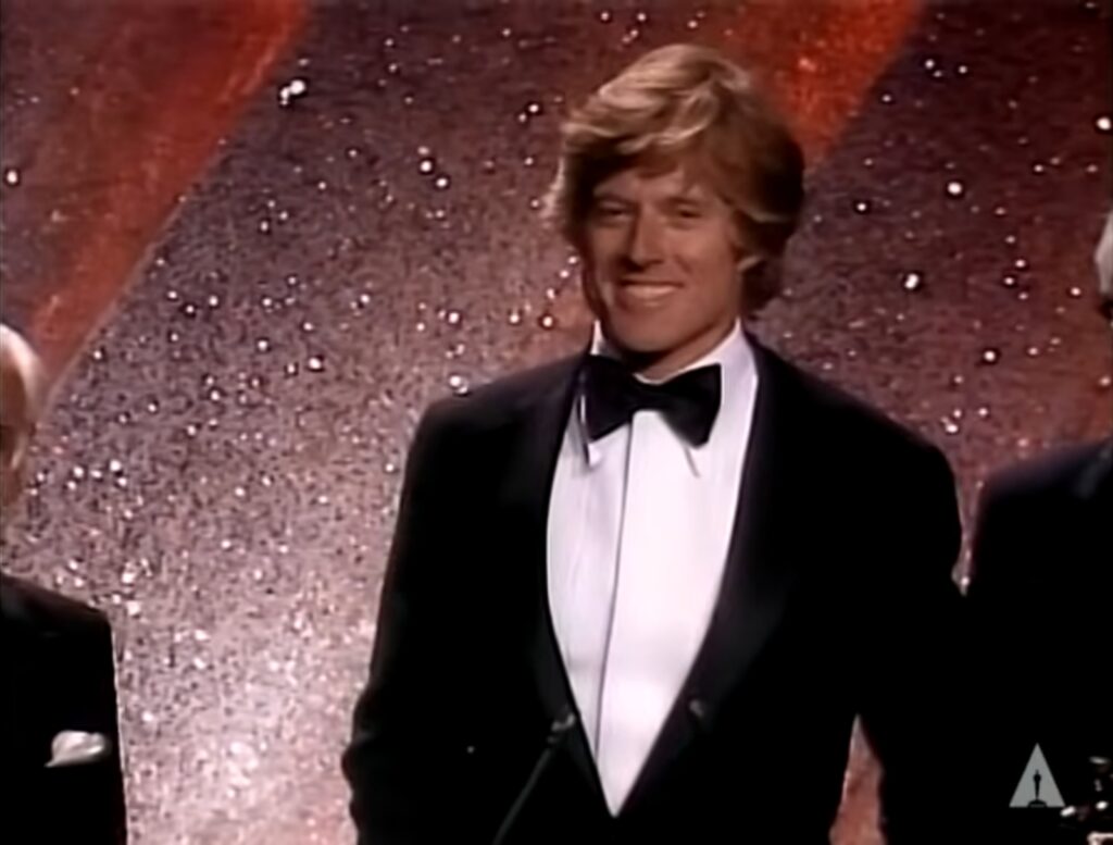 Redford al recibir su primer premio Oscar, en 1981, como mejor director por "Gente Corriente". Captura Youtube