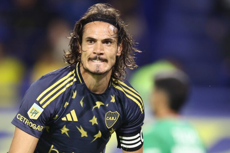 “Me sacaré el sombrero hoy y cada día por su fortaleza”: el mensaje de Cavani tras la muerte de su entrenador, Miguel Ángel Russo