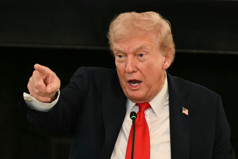 Trump dijo que Maduro le ofreció "de todo" para evitar un conflicto y confirmó ataque de EE.UU. contra submarino "cargado de droga" en el Caribe