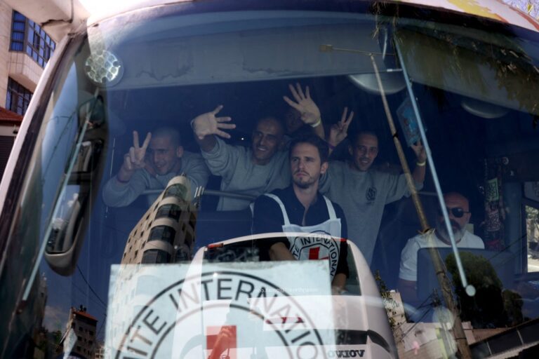 Israel comenzó con la liberación de presos palestinos en el marco del acuerdo de paz en Gaza