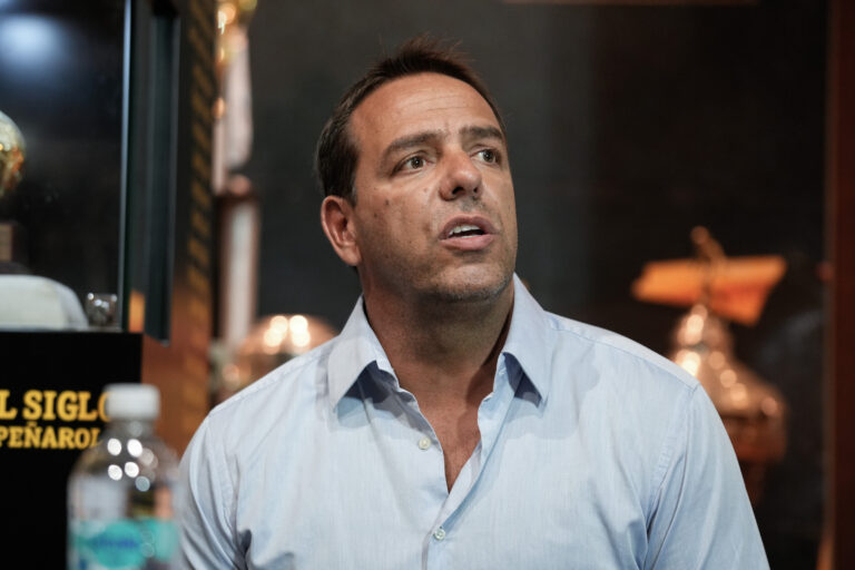 En medio del ida y vuelta por los derechos de televisación, Peñarol resolvió contratar un estudio jurídico para cobrar deuda millonaria de Tenfield