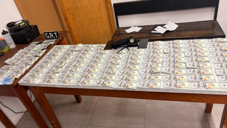 Le dijo a una anciana de Río Branco que tenía que pagar USD15.000 para que su hijo no fuera preso tras un "accidente"; fue detenido con el dinero