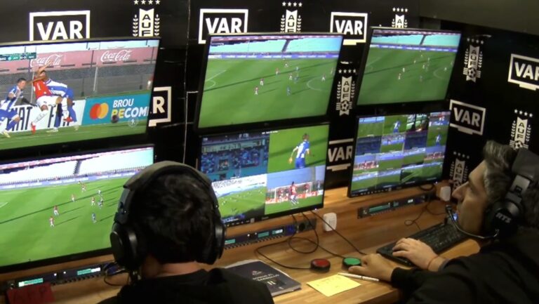 "Los dos se agarran, ellos mismos lo dijeron": AUF difundió los audios de los dos posibles penales que protestó Nacional contra Juventud