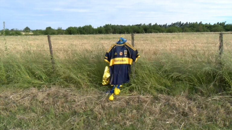 Productor que encontró camiseta homenaje de Boca a Russo dijo que habló con Cavani y contó qué piensa hacer con ella