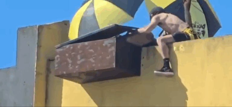 Comisión Disciplinaria de la AUF analiza posibles sanciones a Peñarol por elementos prohibidos en las tribunas del CDS durante el clásico