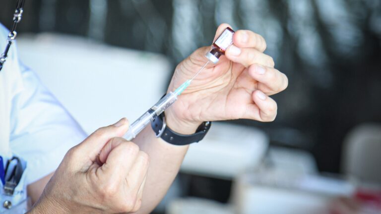 Brote de sarampión en San Javier “está controlado”; más de 20.000 personas ya se vacunaron, dijo Lustemberg