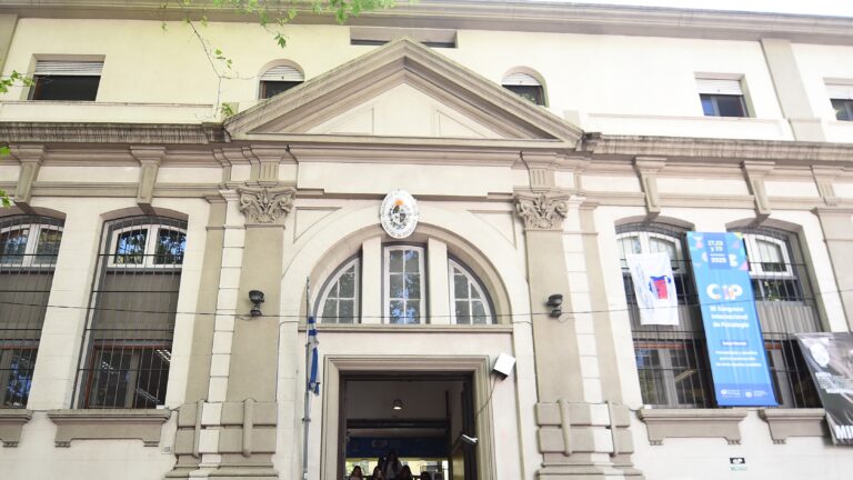 Facultad de Psicología inició una investigación administrativa tras intento de abuso sexual en el centro