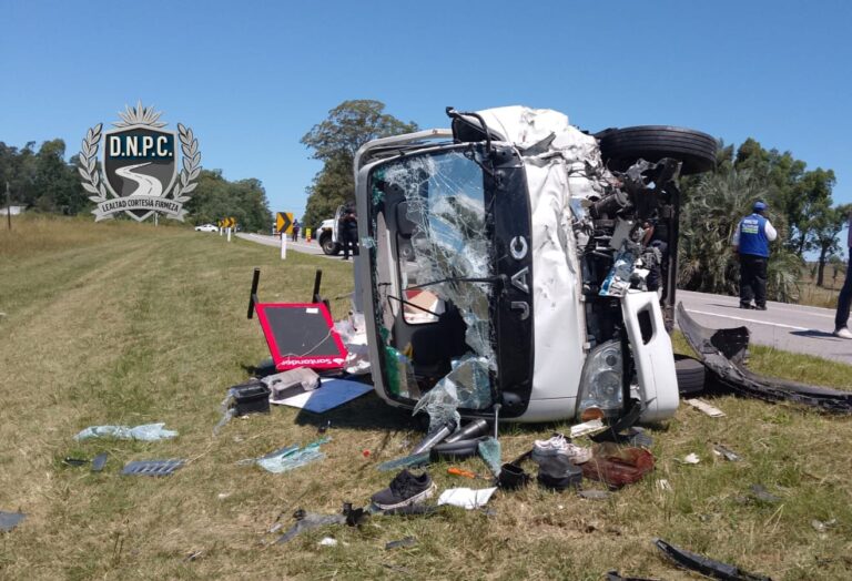 Choque múltiple en Ruta 15 en Rocha dejó varios heridos, entre ellos una adolescente