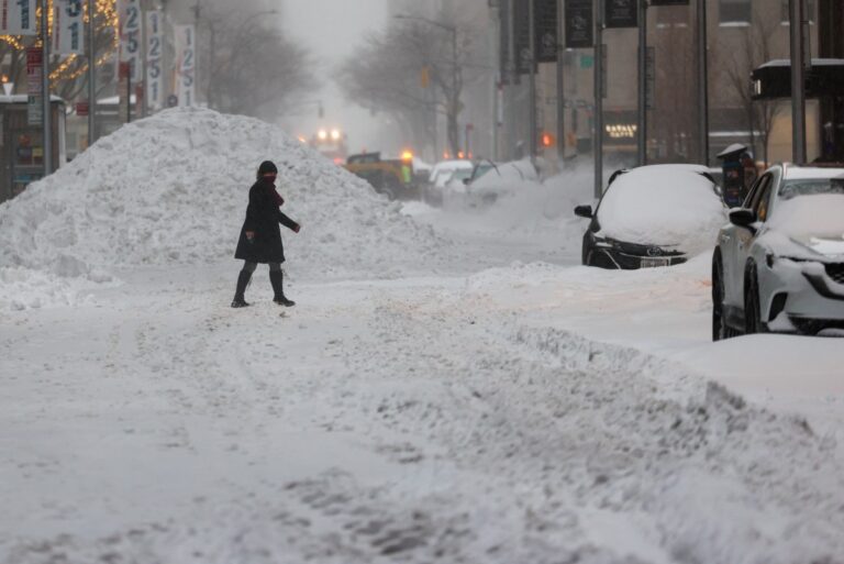 La gran tormenta invernal que avanza por buena parte de Estados Unidos ya dejó al menos 10 muertos
