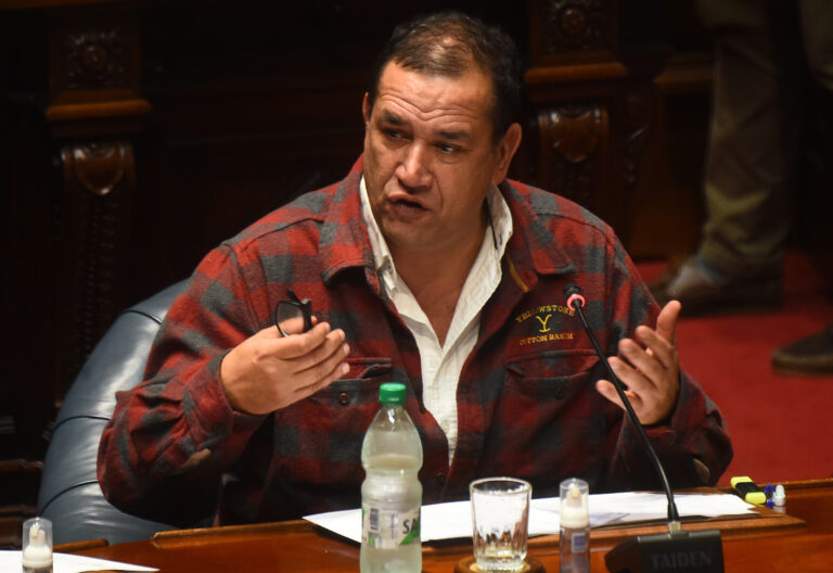 “Váyanse a Cuba de una vez”: Da Silva apuntó contra el FA por querer tratar el bloqueo de Estados Unidos y Cosse le apagó el micrófono