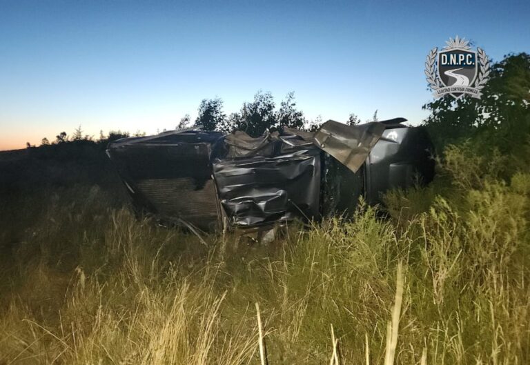 Un adolescente de 14 años murió tras volcar en la camioneta que estaba manejando en Durazno