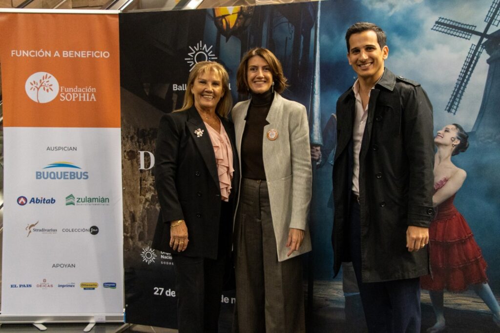 Autoridades de Fundación Sophia en la fiesta de gala con el sponsoreo de cartelería de Stradivarius