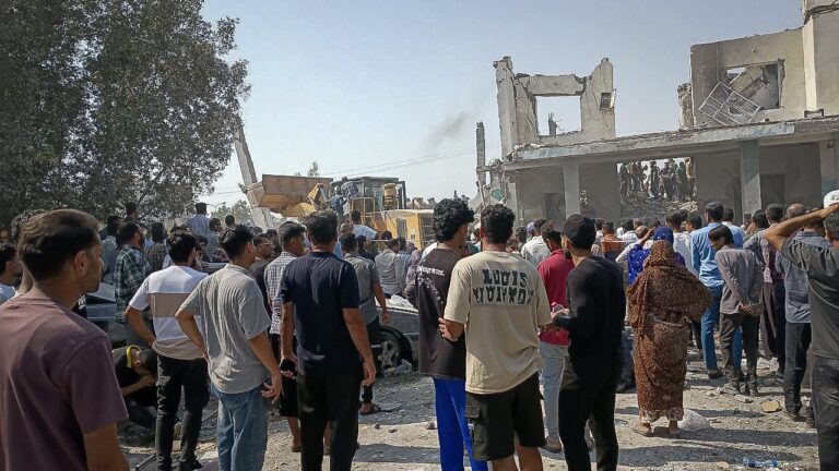 Más de 200 muertos en Irán tras ataques de Estados Unidos e Israel; bombardeo alcanzó una escuela para niñas