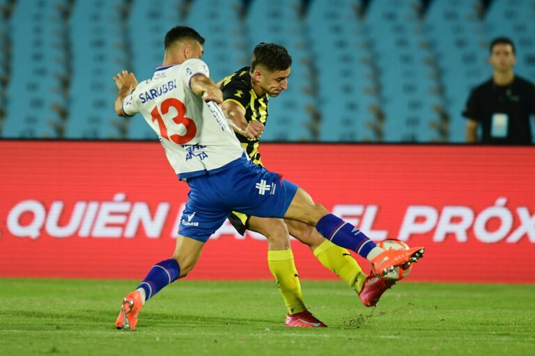 ¡Peñarol campeón de la Supercopa! El Aurinegro se impuso ante Nacional por penales y se quedó con el primer título oficial del año