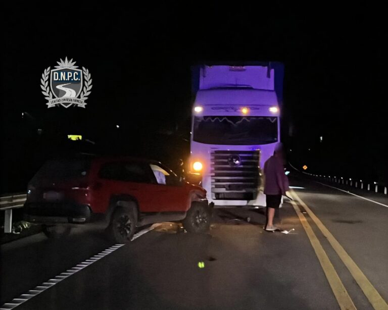 Conductor alcoholizado se cruzó de senda en la ruta 9 y chocó contra un camión con remolque; resultó “politraumatizado”