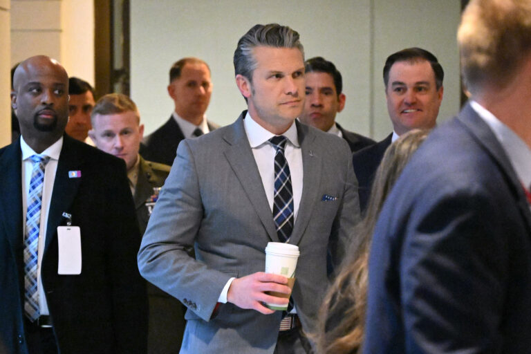 EE.UU. asegura que uno de sus submarinos hundió un buque de guerra iraní en el océano Índico