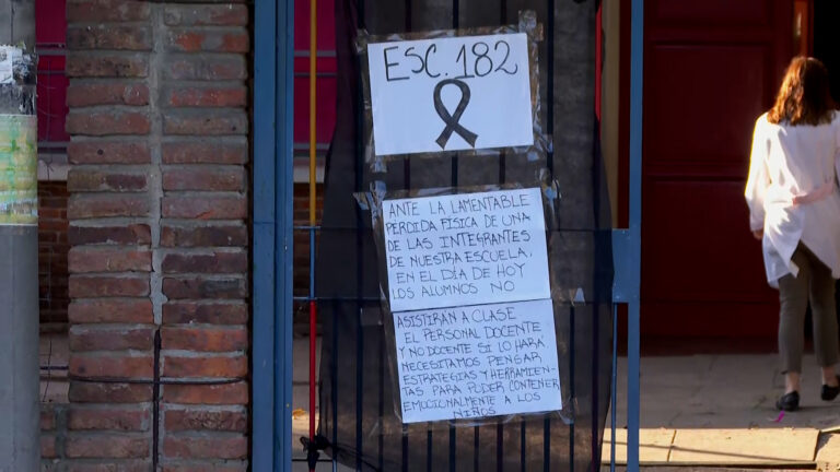 Murió una niña de seis años por meningitis; la escuela a la que iba en Flor de Maroñas no dictó clases este lunes por luto