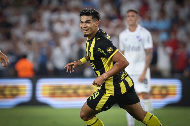 Peñarol le ganó a Nacional 1 a 0 en el Gran Parque Central con gol de Matías Arezo