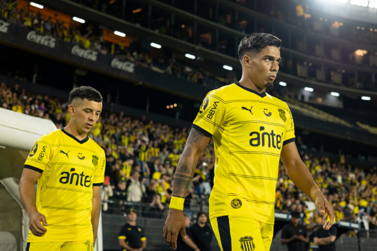 Matías Arezo queda al margen por una molestia y Diego Aguirre apuesta por Abel Hernández ante Juventud