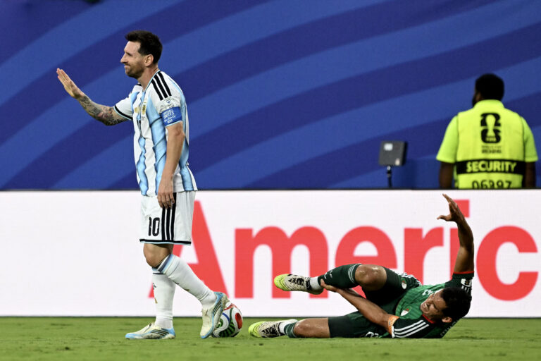 Polémica mundialista: Argelia denunció ante la FIFA que Messi debió ser expulsado en el partido contra Argentina - Teledoce.com