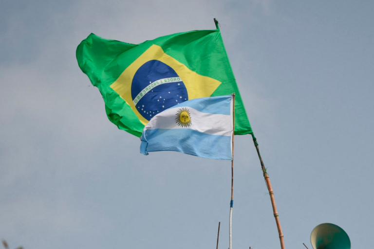 Crisis diplomática entre Argentina y Brasil: Uruguay convocará a una reunión informal de cancilleres en Montevideo para "facilitar el diálogo"