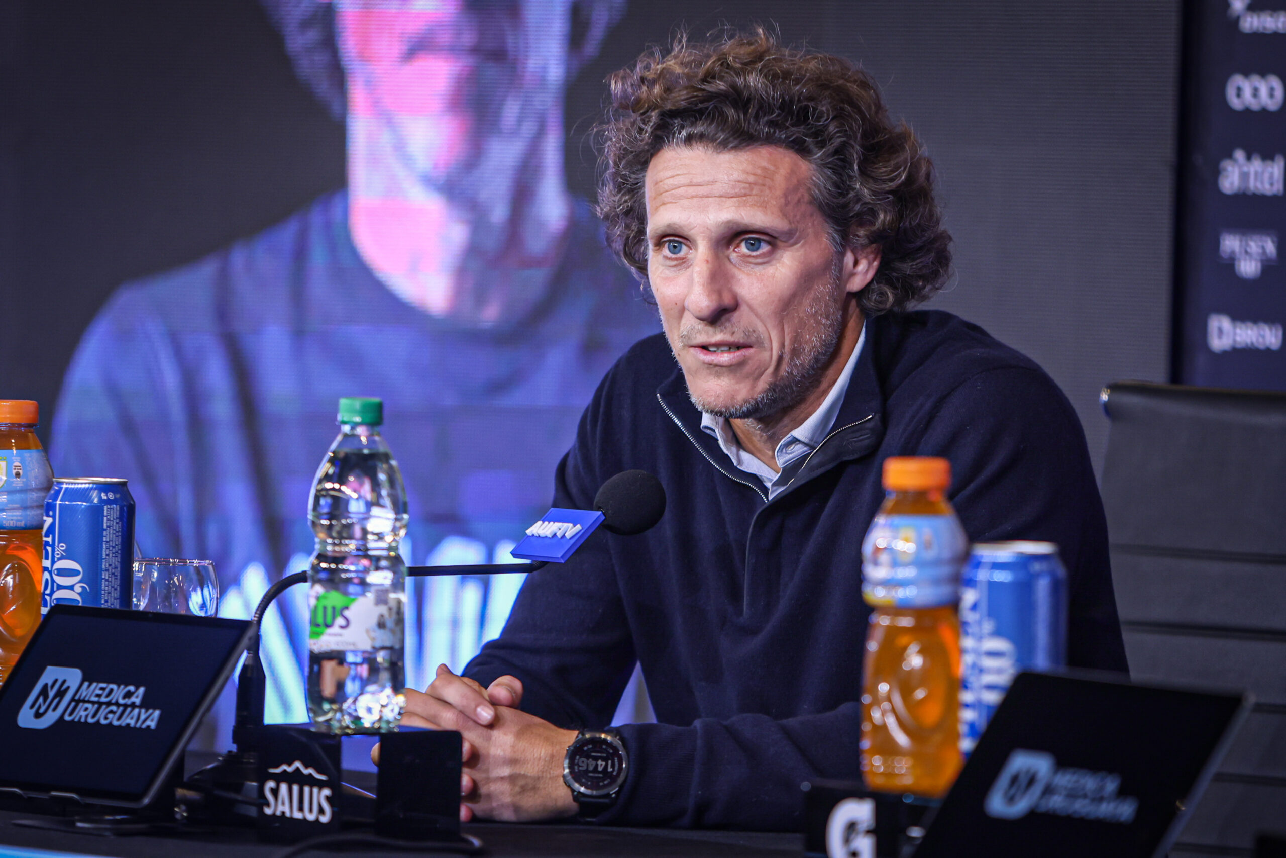 Con la vuelta de Nández y Torreira, Forlán anunció los convocados para los amistosos de la selección uruguaya