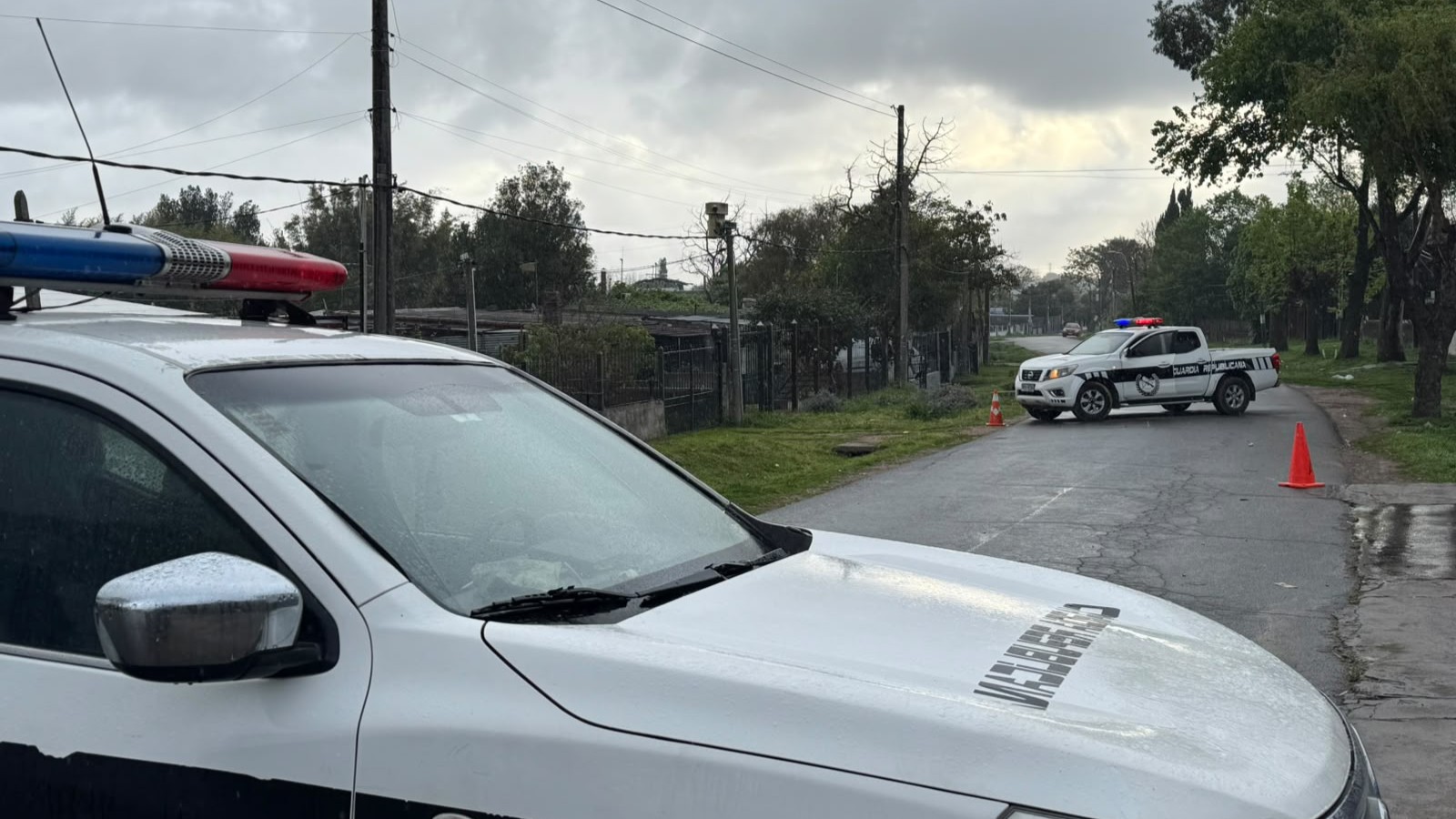 Delincuentes en moto atacaron a balazos una casa en el barrio Bonomi; no hubo lesionados